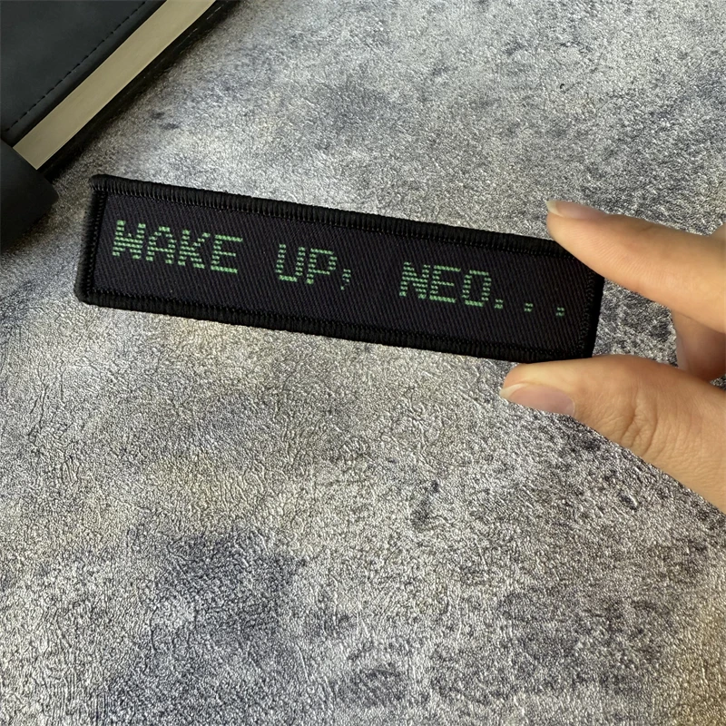 Wake Up Neo divertido moral parche táctico insignia militar parche brazalete gancho y bucle al aire libre mochila sombrero accesorios pegatinas - imagen 4