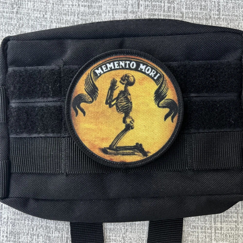Memento Mori-insignia de moral de oración, parche táctico del ejército impreso, parches de gancho y bucle, pegatina decorativa para mochila - imagen 2