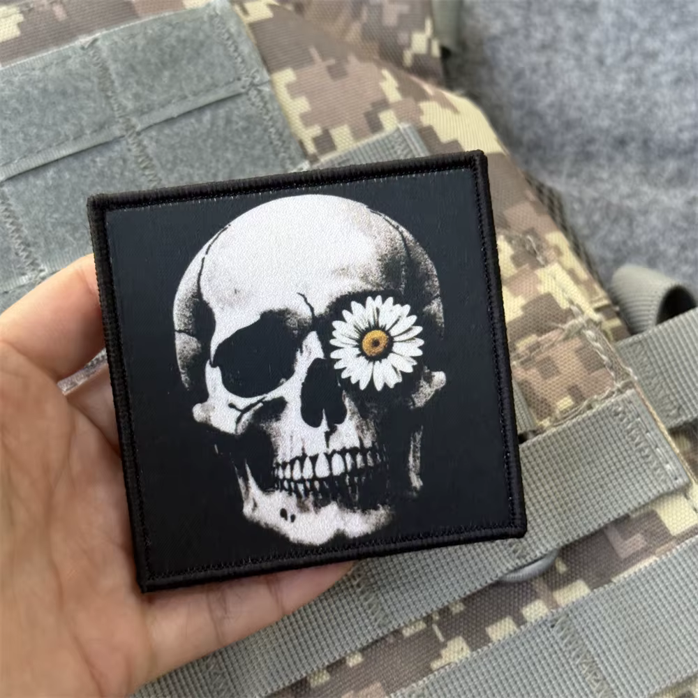 Parche táctico calavera chevron – Insignia militar velcro mochila - imagen 3