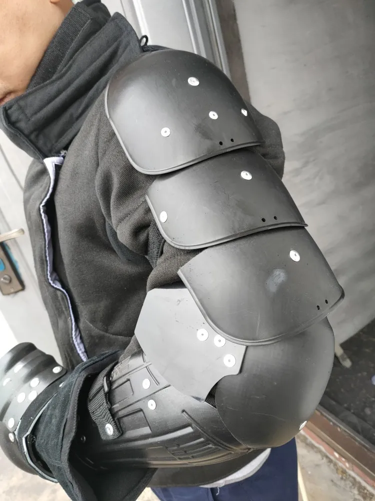 Equipo de protección, protectores de brazos, armadura de hombro. Protector de garganta, - imagen 5