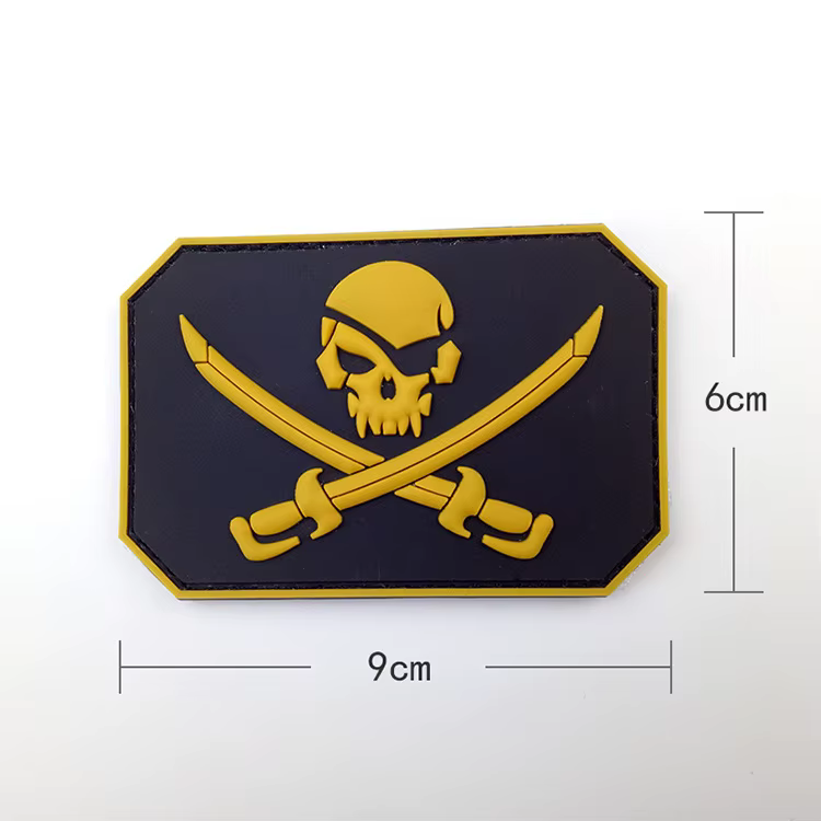 Detalle del parche pirata táctico aplicado en equipamiento
