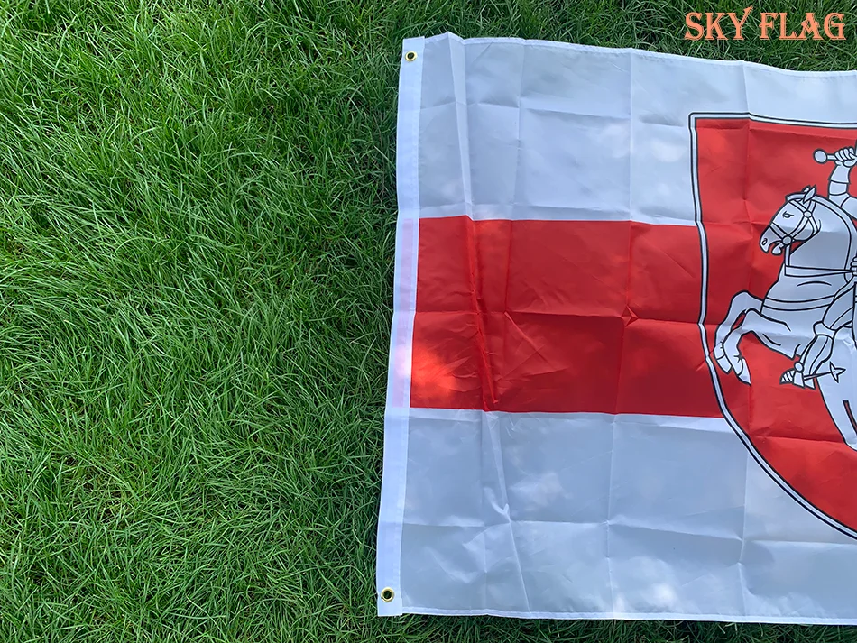 SKY FLAG Bielorrusia Caballero Blanco Bandera Pagonya 90x150cm Poliéster Bielorruso Ensign con Escudo de Armas Bandera para Decoración - imagen 4