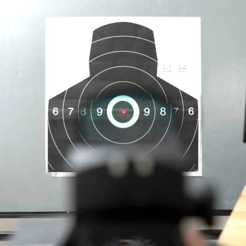 Imagen lateral que muestra el perfil reducido de la mira