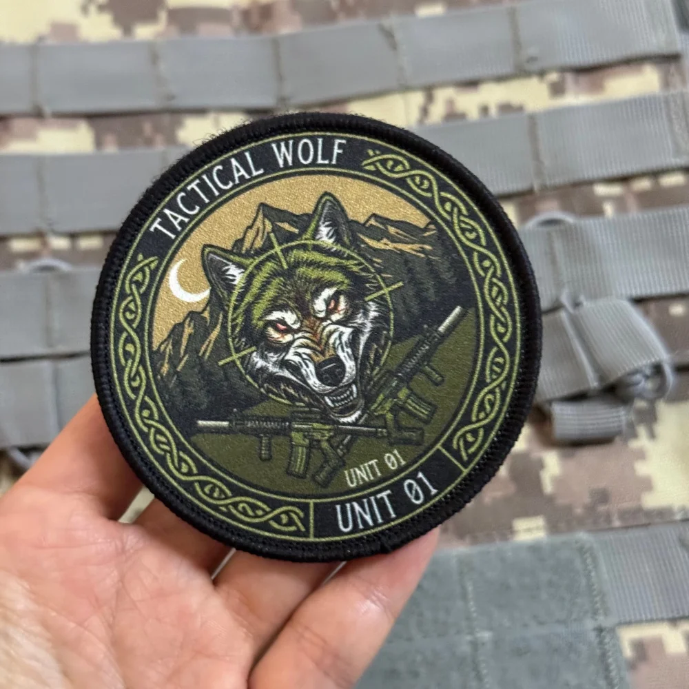 Lupo parche táctico lobo con rifles cruzados, velcro para mochila - imagen 5