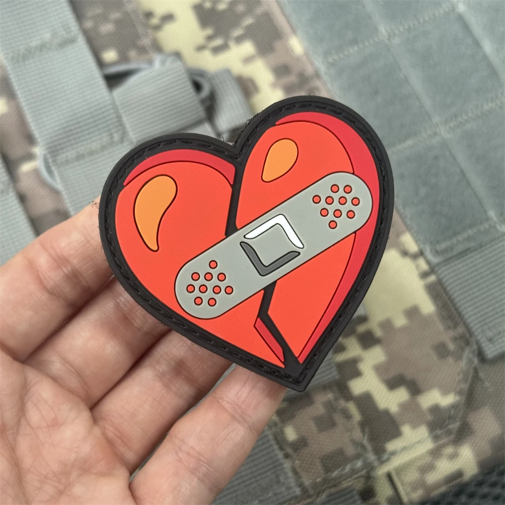 Parches de insignia de moral táctica de tirita en forma de corazón, brazalete militar, parches de gancho y bucle de PVC 3D para ropa, pegatina para mochila - imagen 5