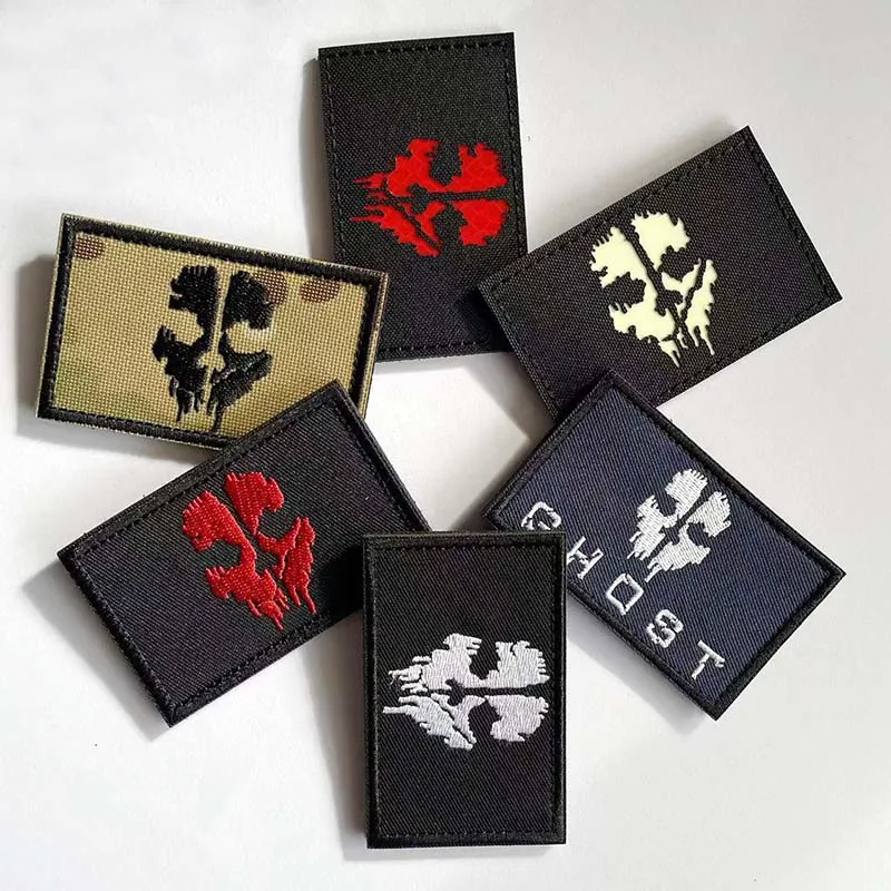 Insignias de máscara facial de fantasma Call of Duty, apliques de tela, parches de gancho y bucle bordados, emblemas tácticos militares que brillan en la oscuridad - imagen 3