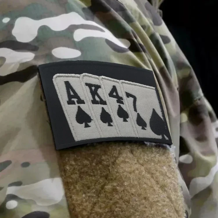 Parche de póker para mochilas, pegatina táctica militar reflectante de gancho y bucle, insignias de moral bordadas de Ace Spades - imagen 2