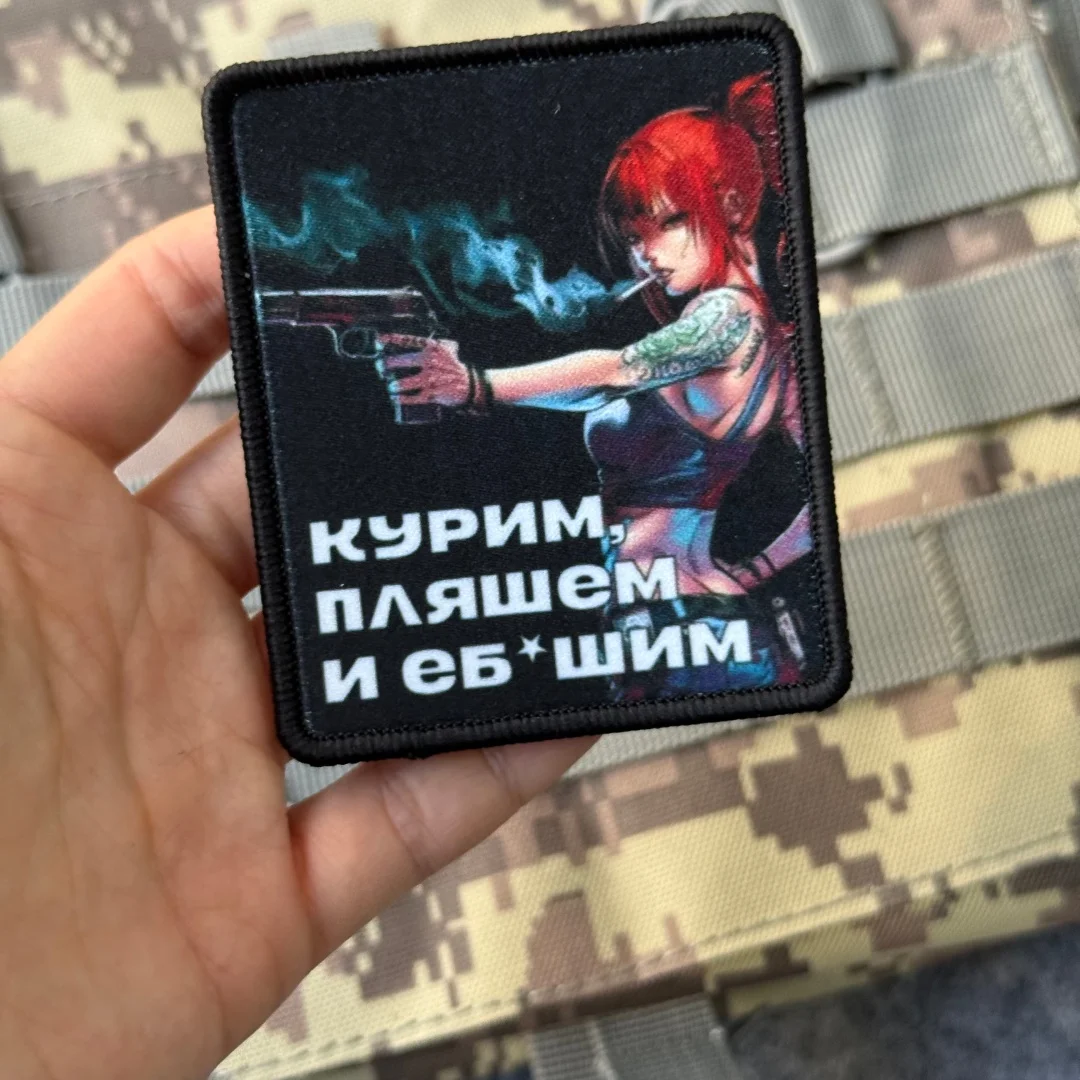 Parche de pistola para niña "botella de fumar", insignia de moral impresa, brazalete táctico, gancho militar y bucle, pegatinas para mochila al aire libre - imagen 3