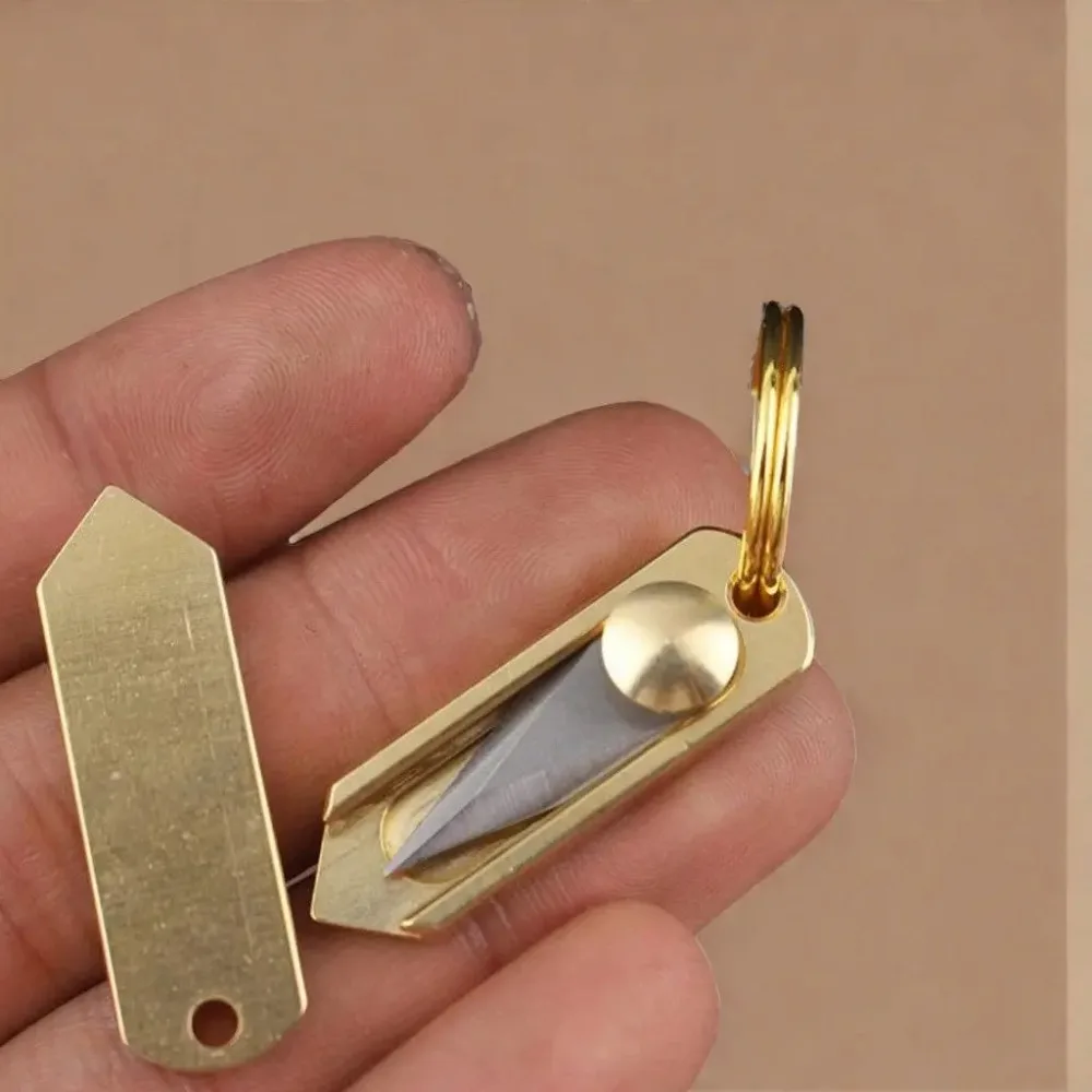 Mini cuchillo plegable EDC de latón con anilla llavero camping - imagen 4