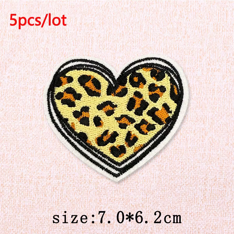 Parche termoadhesivo leopardo con corazón para chaquetas y bolsos - imagen 3