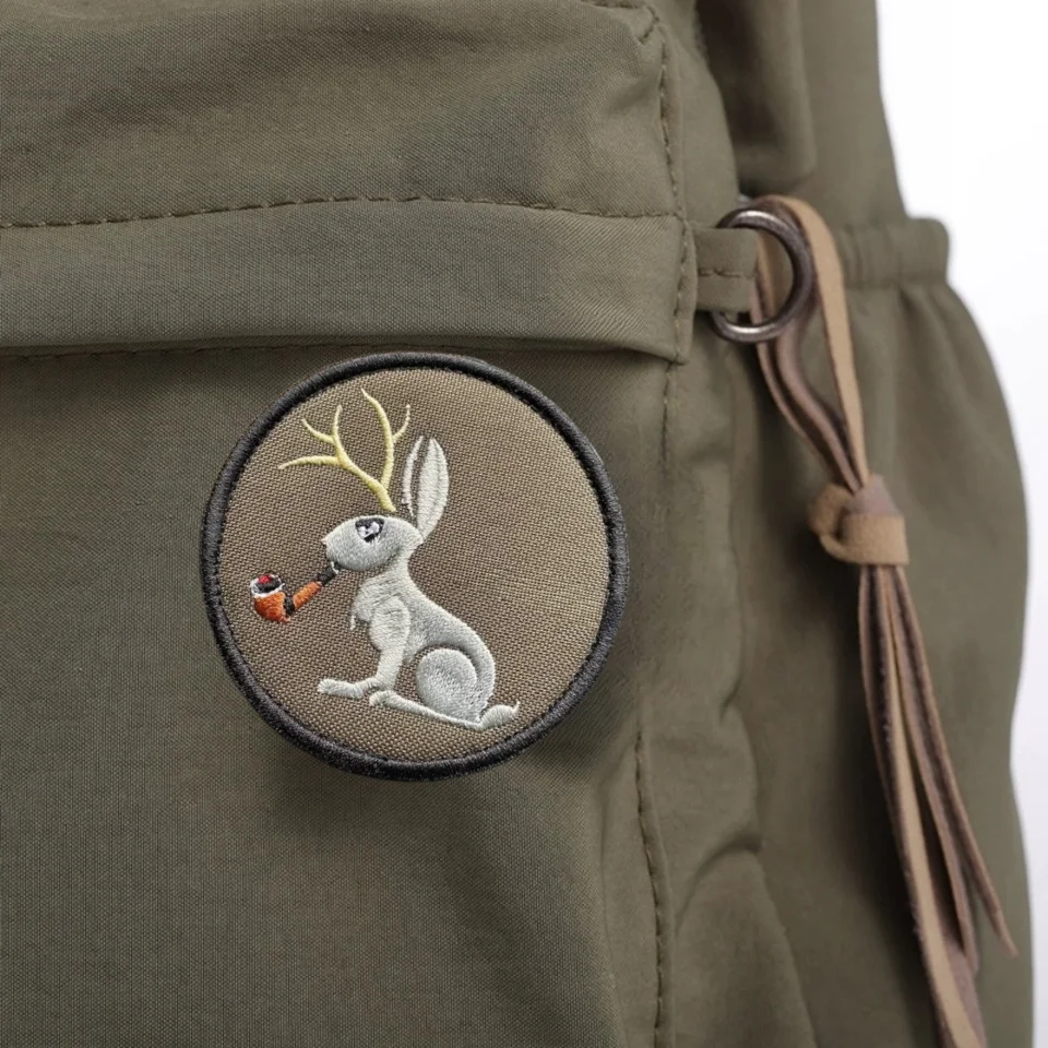 Parches tácticos de Antlers Rabbit Smoking A Pipe, parche bordado de gancho y bucle, divertido tubo de humo, insignia de moral de conejo, pegatinas de mochila - imagen 5