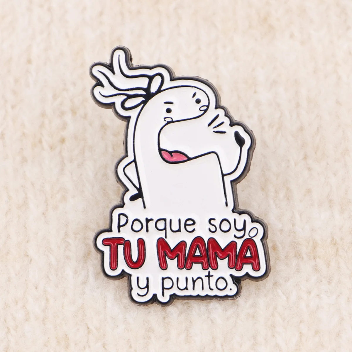 Pin de Esmalte con Figura de Cerveza Divertida - 'Porque soy TU MAMA y punto' Broche con Frase en Español para Chaquetas y Mochilas, Regalo Humorístico - imagen 2