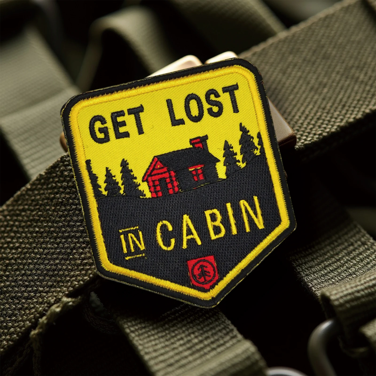 Get Lost in Cabin Parche de Velcros para acampar al aire libre, insignia bordada con cierre de gancho y bucle para mochila, chaqueta y gorras - imagen 4