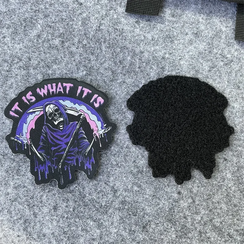 Parche espeluznante de Halloween, IT IS WHAT IT IS, brazalete de calavera con gancho y bucle, parche Punk, pegatina de tela, apliques para ropa - imagen 3