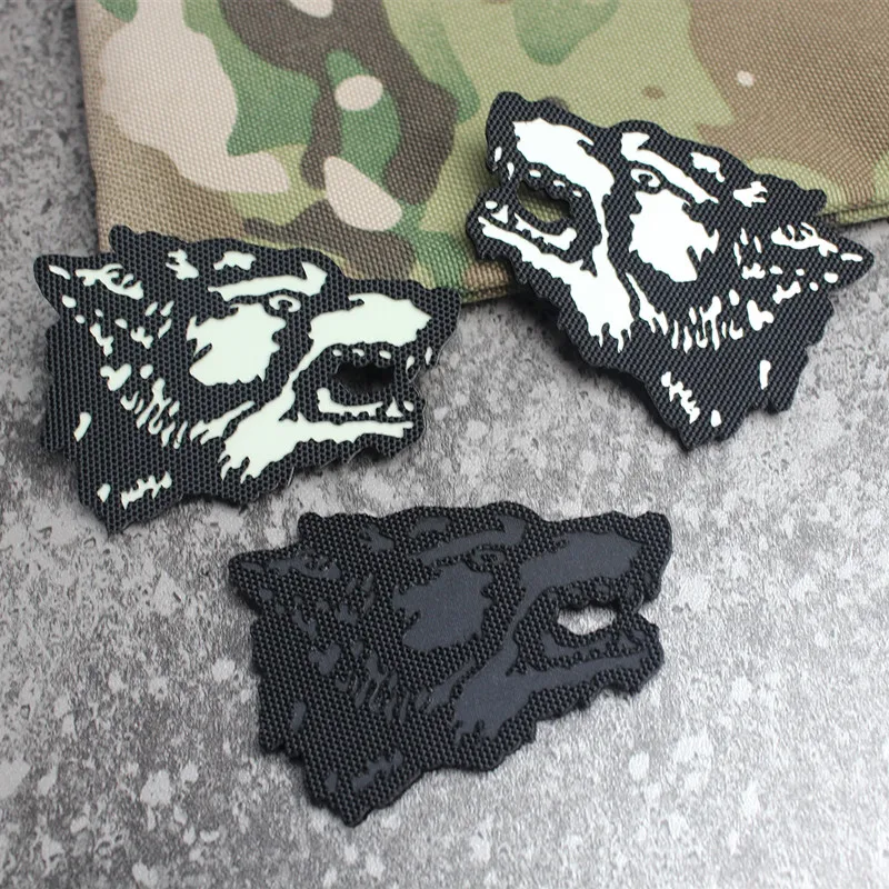 Insignia reflectante de cabeza de lobo, pegatina de cabeza de animal luminosa grabada con láser, mochila personalizada, brazalete creativo, parche para casco - imagen 3
