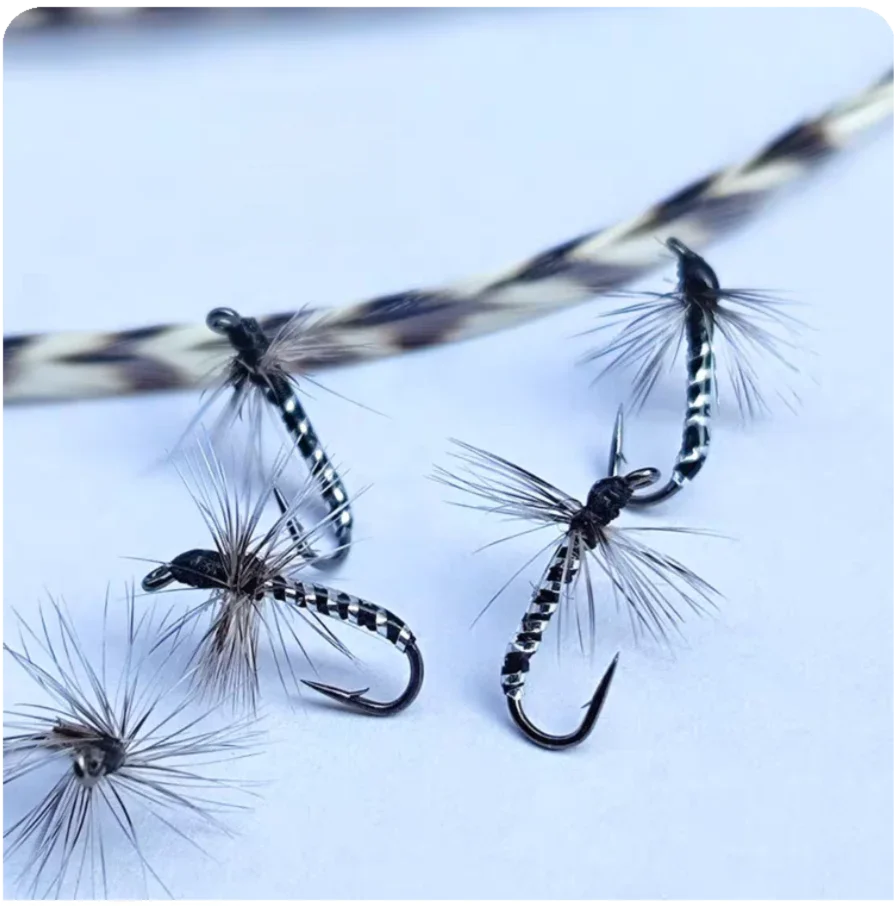 ¡Cebo preciso! Se diseñan varios tamaños de ganchos basados en los principios biológicos. Adecuado para operaciones de pesca y captura.