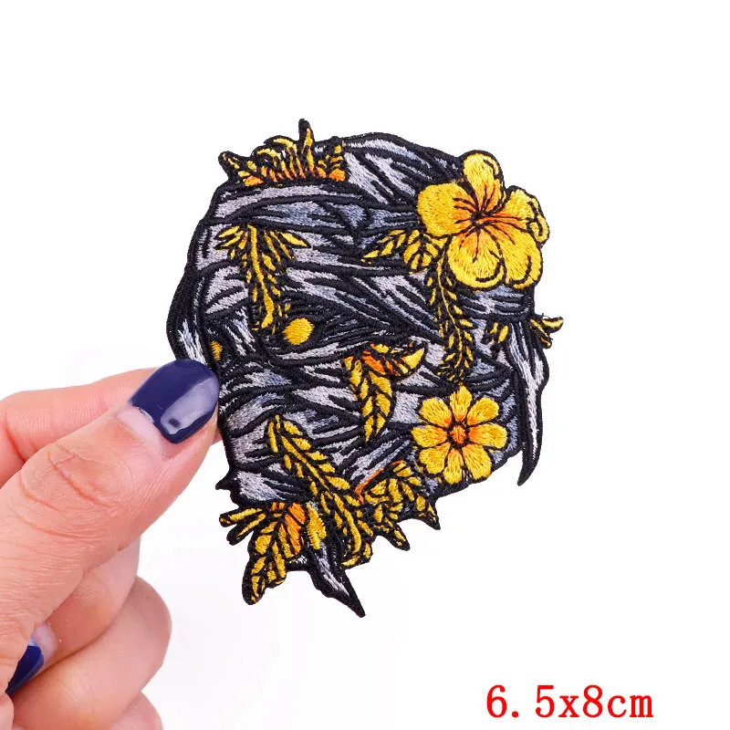 Parche de flor/cráneo, parche bordado de animales Punk, parches para planchar para ropa, parches bordados de corazón y mariposa en ropa DIY - imagen 5