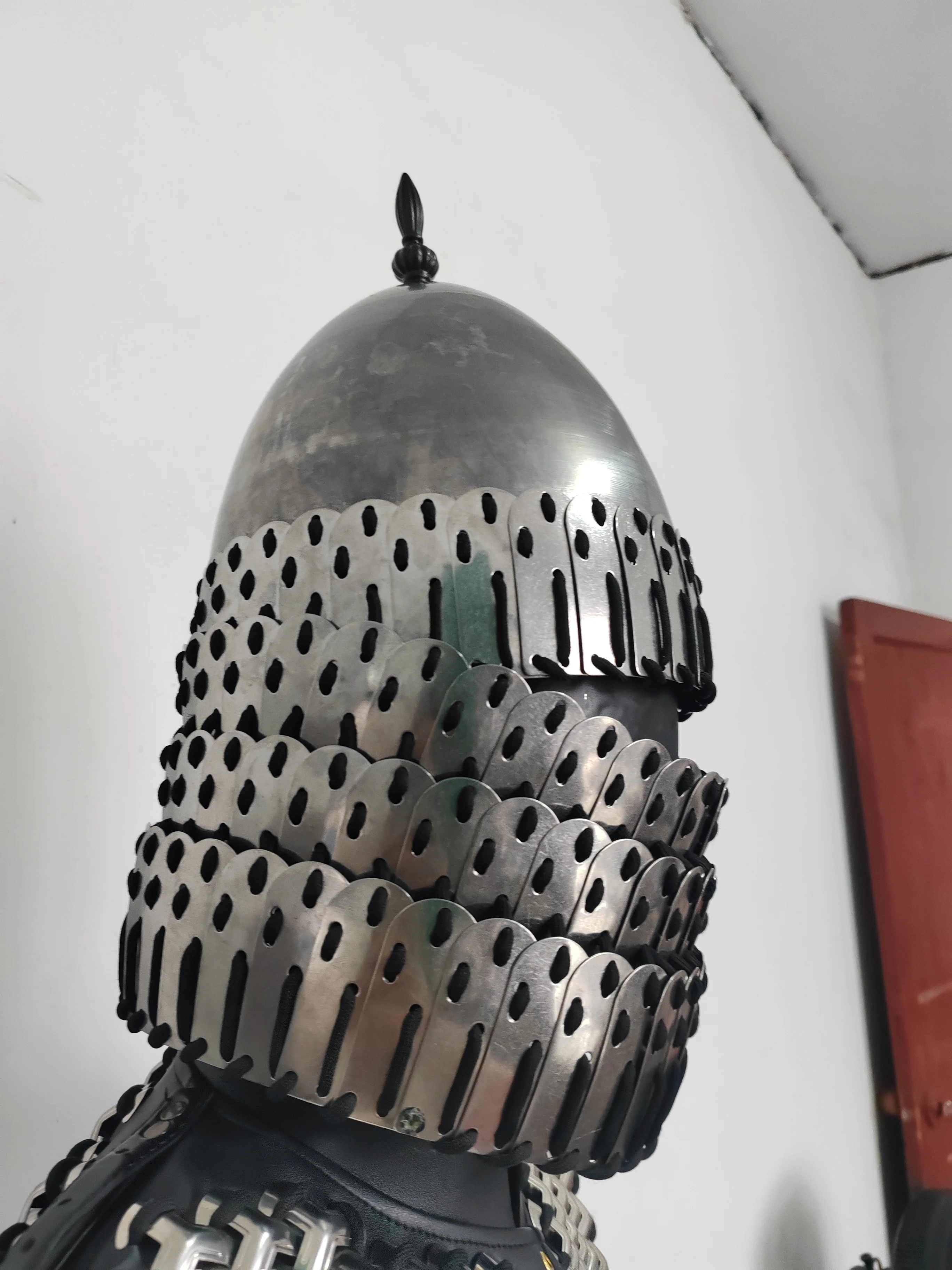 Casco táctico con armadura de corbata, casco de metal con máscara, protector para el cuello, protección contra la arena (sin forro) - imagen 3