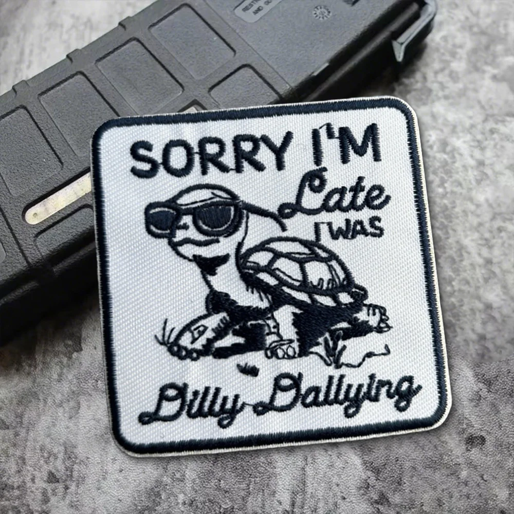 Lousa, llegué tarde, era Dilly Dallying, parches tácticos de moral, bonito parche de gancho y bucle de tortuga, insignia militar, brazalete, pegatinas para mochila