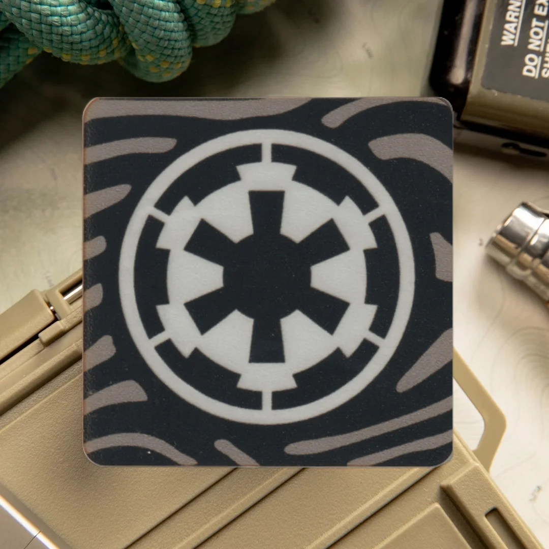 Capítulo de identificación reflectante luminoso, parche de gancho y bucle de PVC, insignia de moral táctica, pegatina para mochila del ejército militar