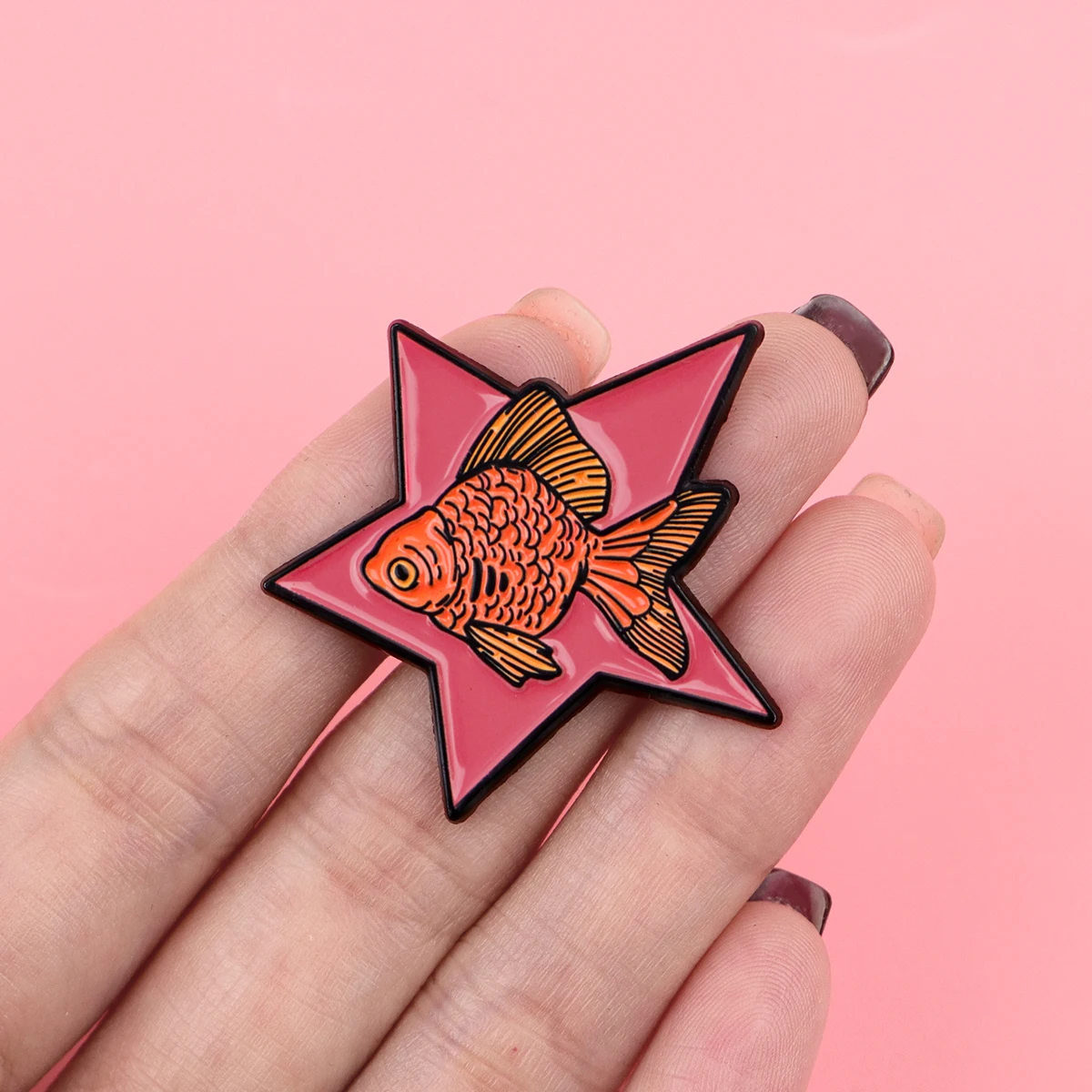 Pin esmaltado de pez dorado para solapa, broches de pez de dibujos animados para mujer, decoración de ropa, alfileres de Metal, mochila, sombrero, insignia, accesorios - imagen 5