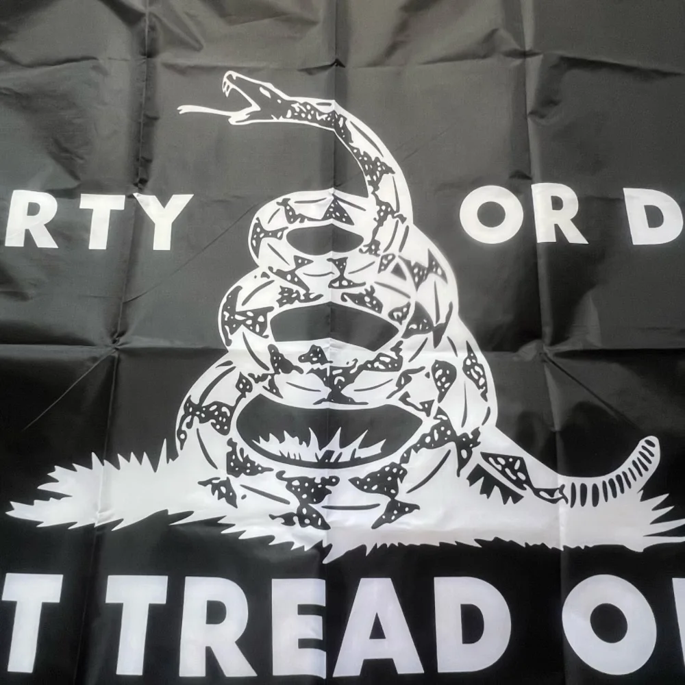 Bandera Gadsden de 90x150cm, 3x5 pies, "Don't Tread on Me", banderas para fiesta de té de la libertad o la muerte", pancarta de poliéster colgante con serpiente sonajero - imagen 4