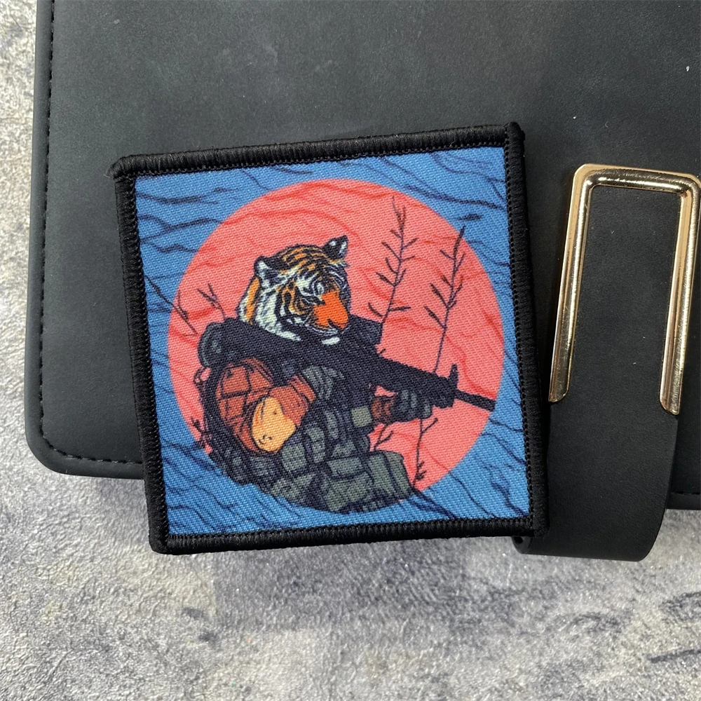 Parche de insignia de moral de soldado de tigre de pistola táctica, lindo gato, uniforme militar, gancho y lazo, brazalete estampado, mochila al aire libre, pegatina de sombrero - imagen 4