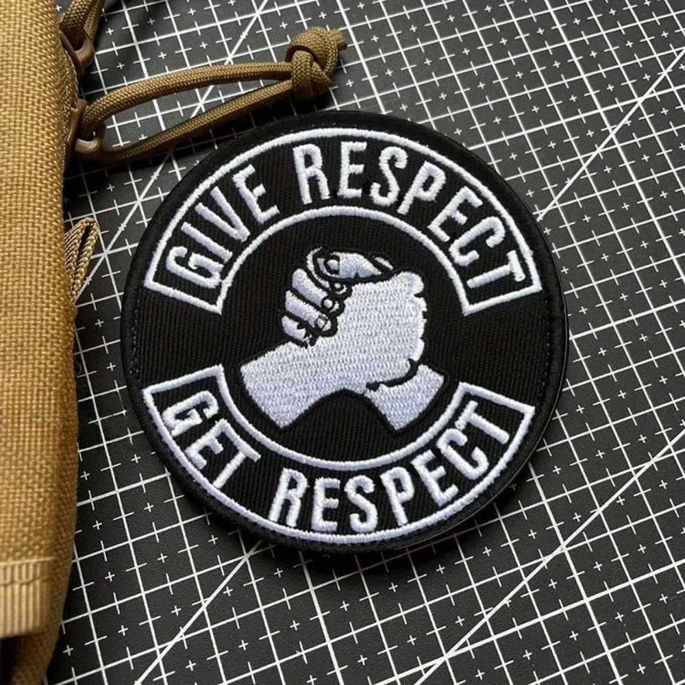 Dar Respect-Get Respect Morale parche bordado insignia táctica militar brazalete gancho y bucle mochila pegatinas - imagen 2