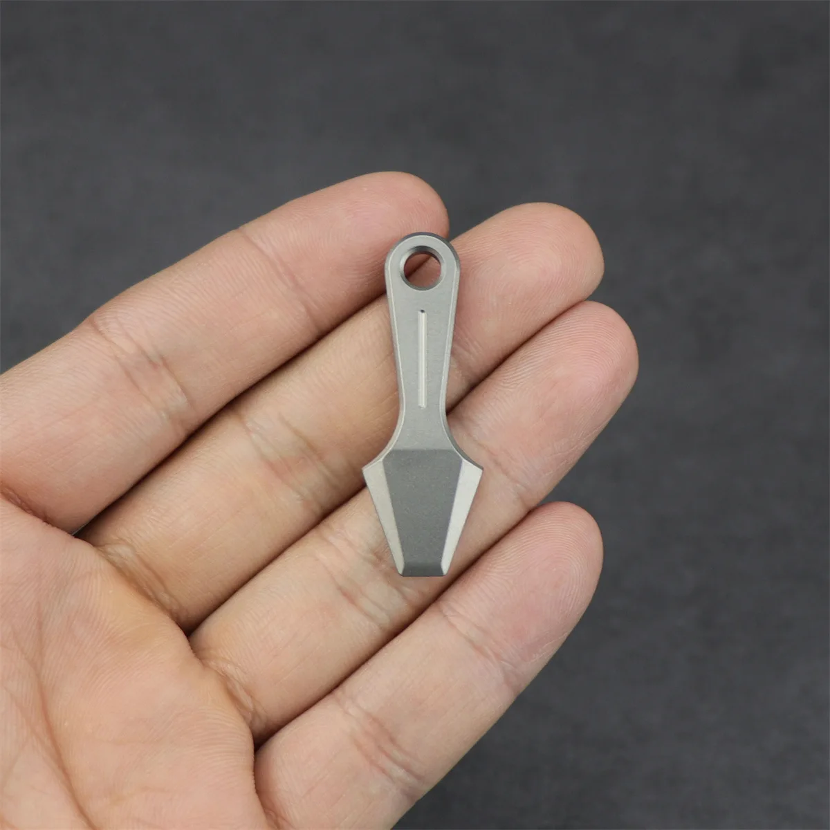 Gadget portátil para exteriores de aleación de titanio, Mini destornillador de trompeta Edc, hebilla pequeña portátil creativa - imagen 2