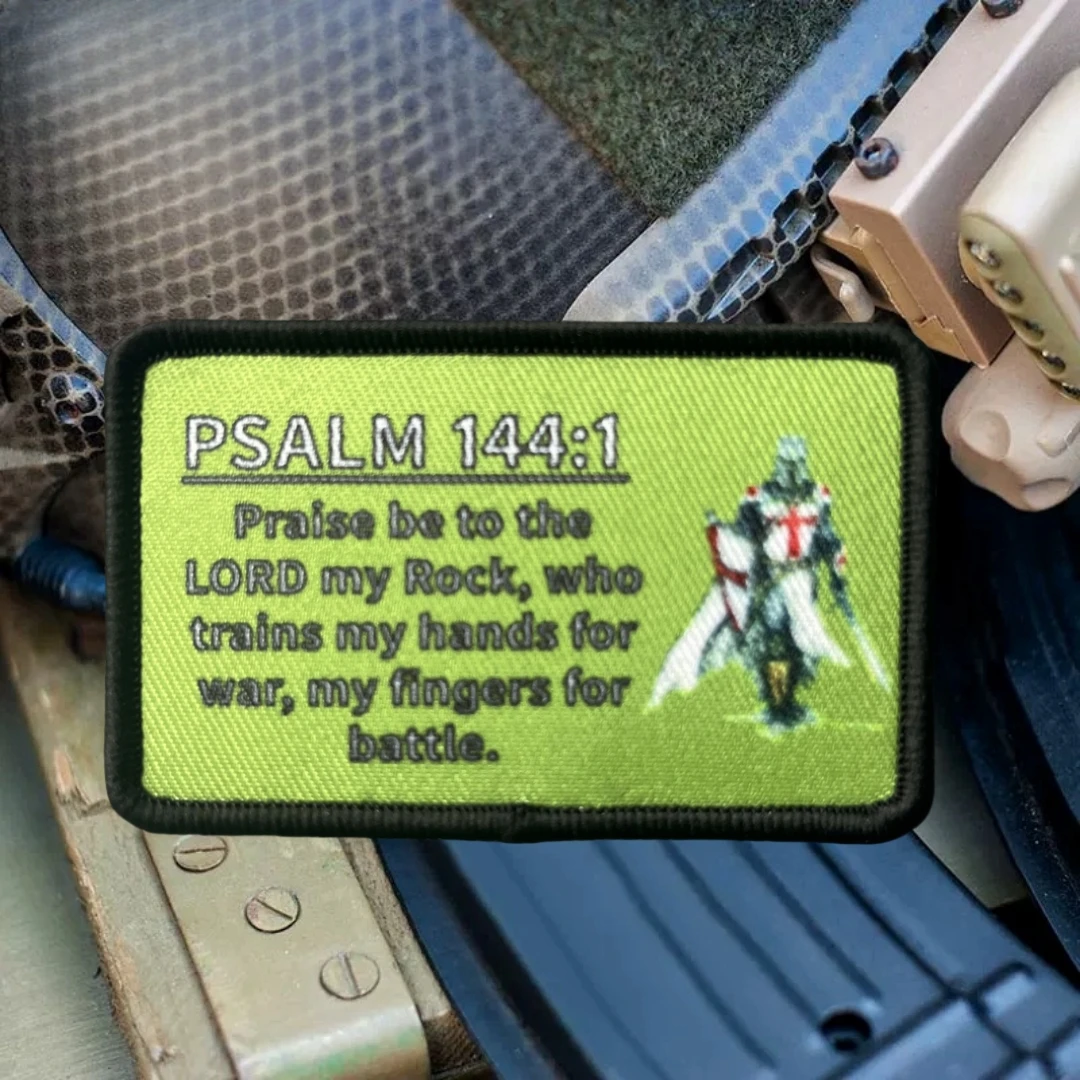 Salmo 144:1 con insignia de moral templario, parches de gancho y bucle impresos, brazalete militar táctico, pegatinas para mochila - imagen 4