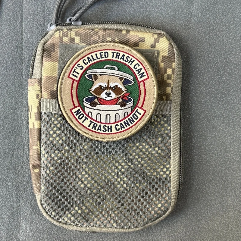 Parche táctico bordado morale mapache con velcro bote basura