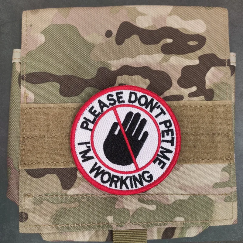 Parches bordados para perros, insignias redondas tácticas, por favor, no me acaricies, estoy trabajando, unidad K9, servicio de equipo de respuesta a brotes de zombis - imagen 3