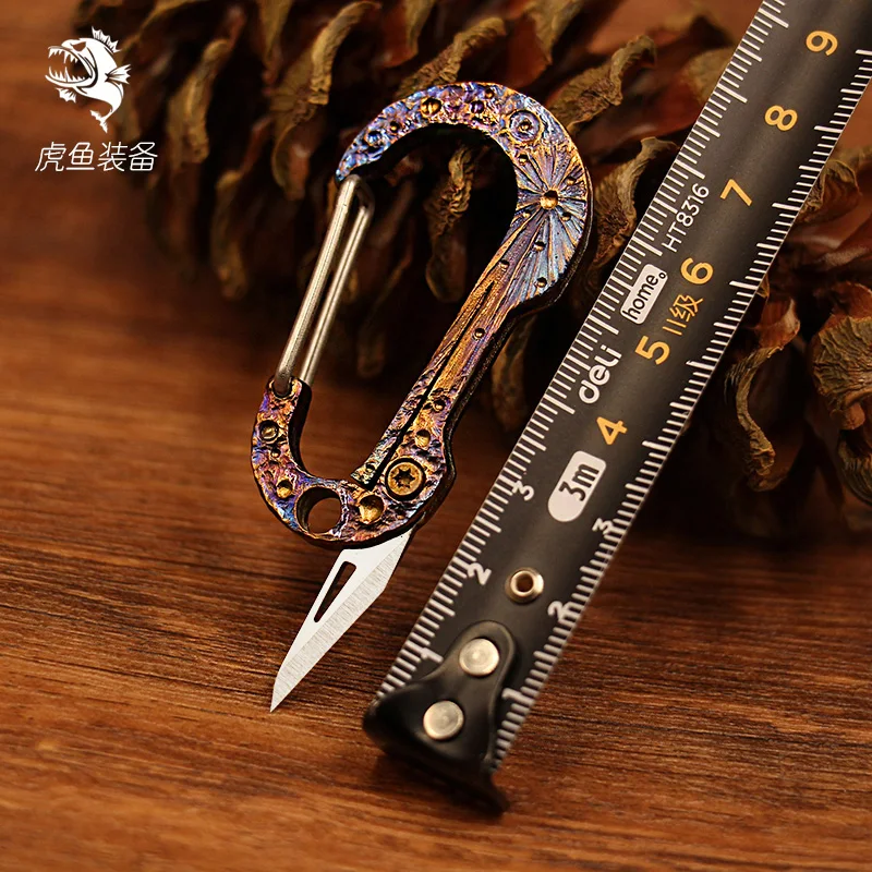Llavero multifuncional hecho a mano con hebilla colgante de aleación de titanio de edición limitada, Mini cuchillo, hebilla portátil de transporte - imagen 3
