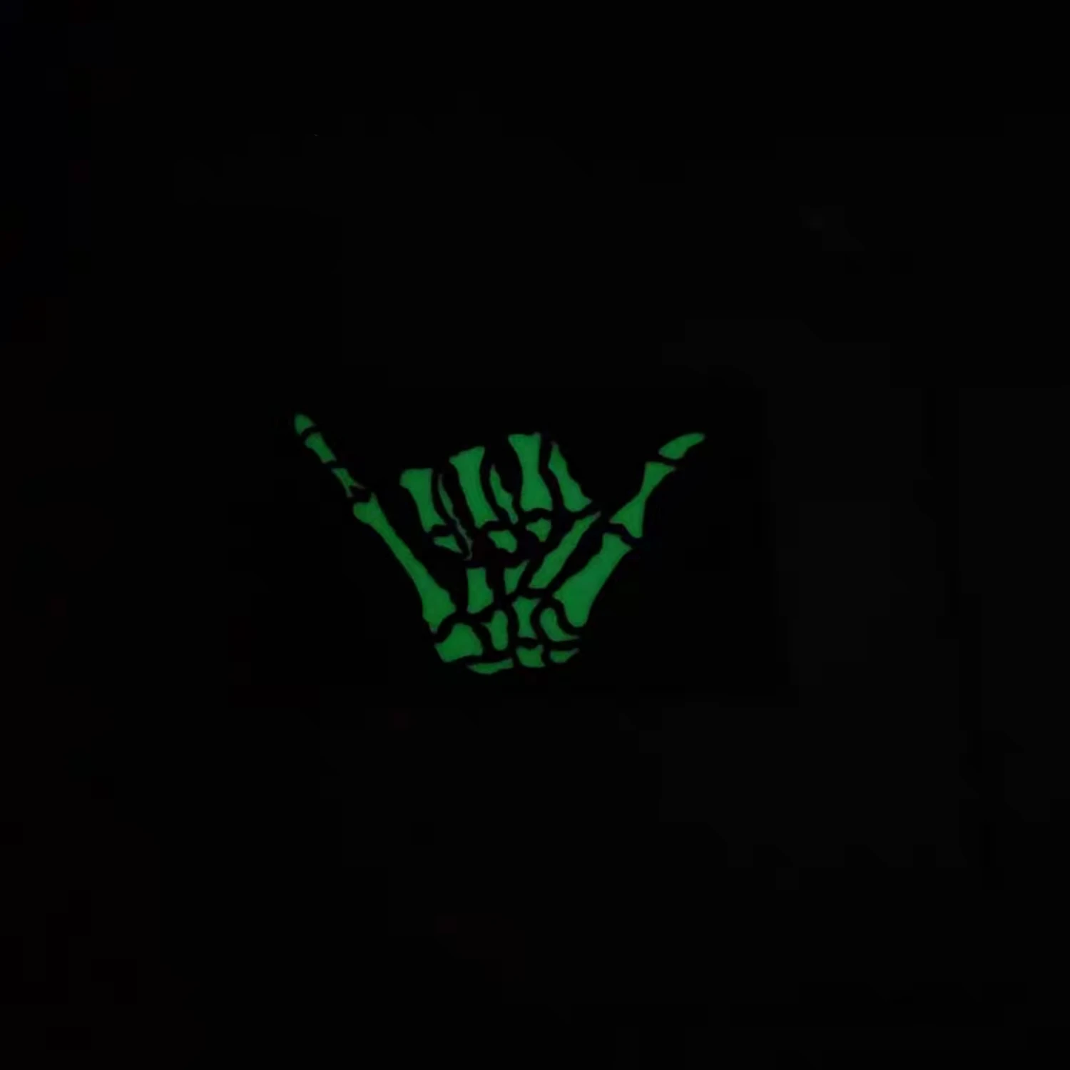 Skull Finger 666 Leather Armband Cowhide Outdoor backpack patch - imagen 2