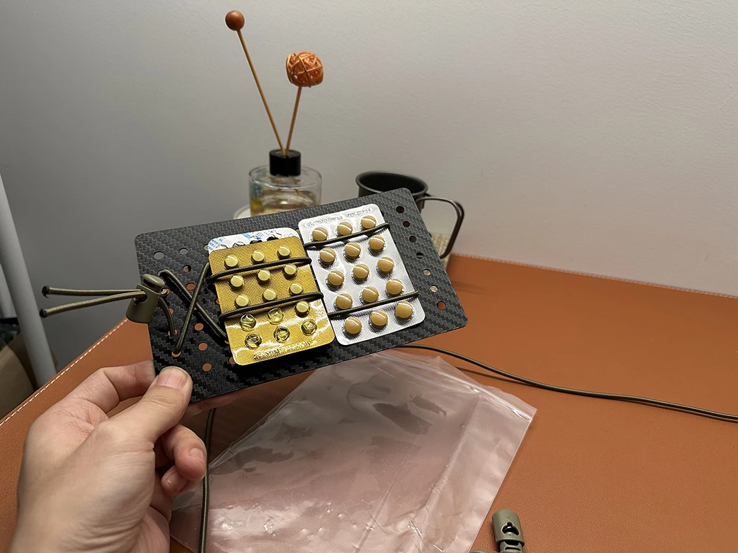 Tablero de expansión de paleta de bolsa médica táctica de PVC antiderrames con fijación de cordón elástico, 18x11 cm - imagen 2