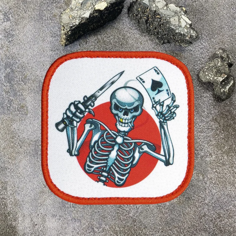 Esqueletos con cuchillos y naipes, parches divertidos, insignia de moral táctica de calavera, brazalete, pegatinas militares para mochila con gancho y bucle - imagen 5