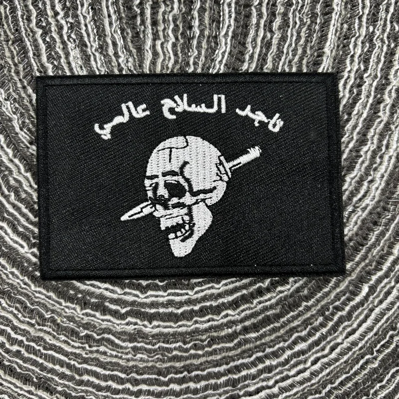 Parches tácticos bordados de espada de Calavera, Parche de gancho y bucle, las armas son la corona de todo, insignia de moral de calavera en la mochila - imagen 4