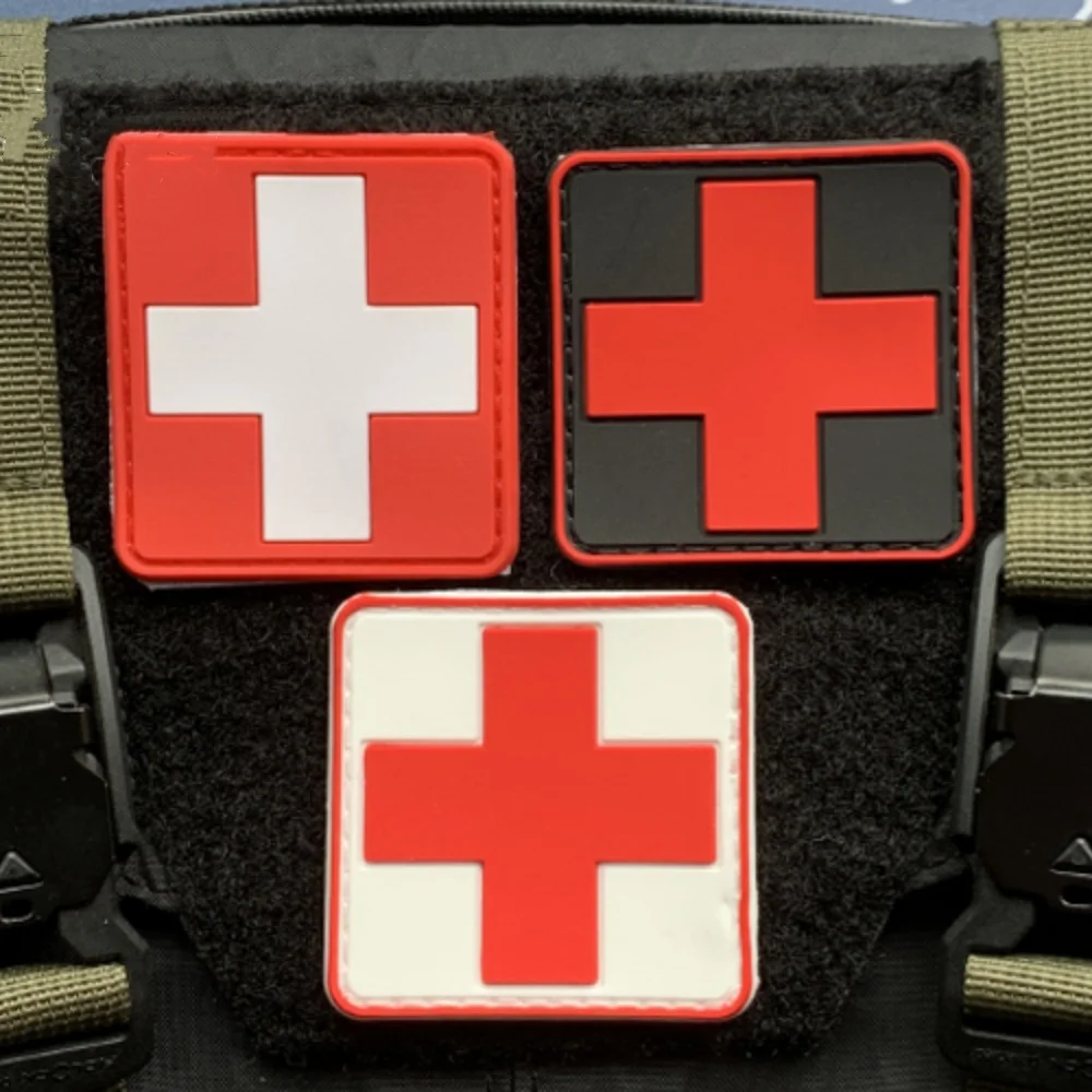 Parche militar táctico de PVC de goma suave en forma de cruz, brazalete de rescate de Cruz Roja, accesorios de mochila, parches de tela - imagen 2