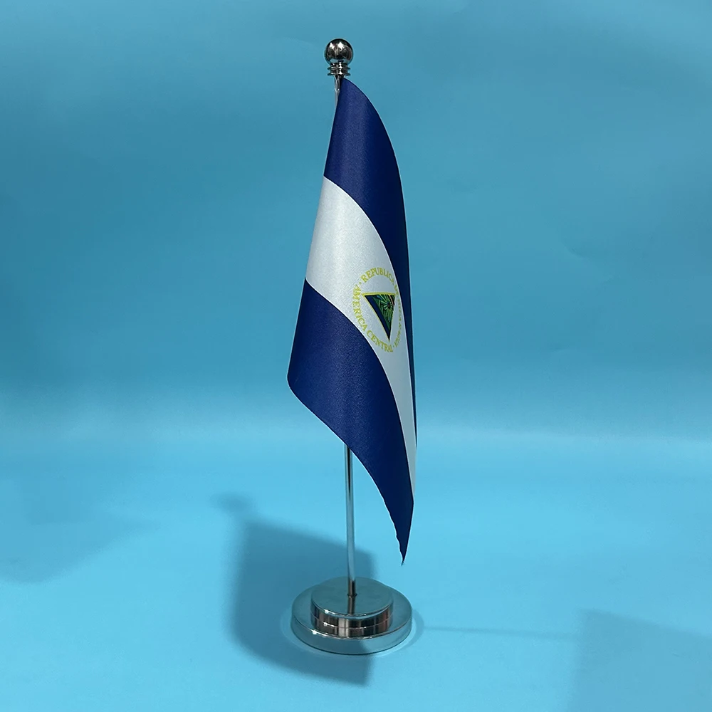 Bandera Nicaragua poliéster para escritorio - imagen 4
