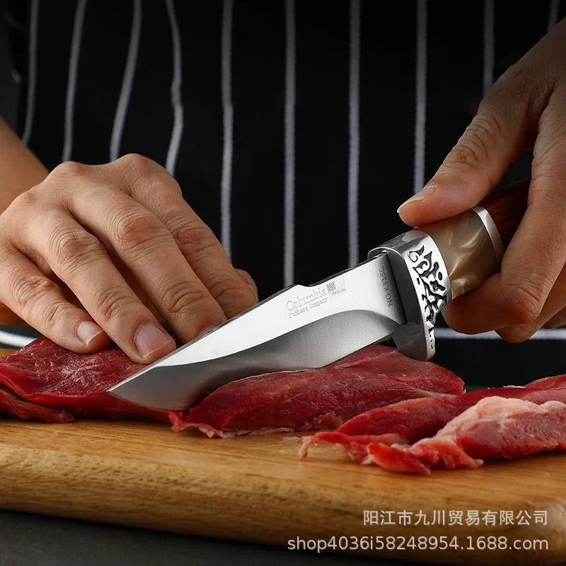 Cuchillo cortando fruta