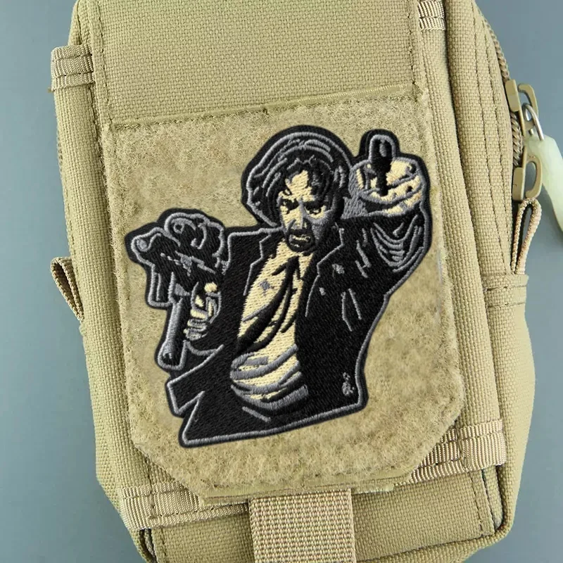 Parche bordado de dos pistolas para ropa, insignia de moral táctica JOHN WICK, parches militares con gancho, pegatinas para mochila, brazalete - imagen 4