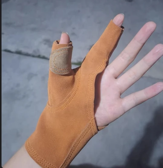 Guantes de velocidad de arco tradicional de cuero de vaca para exteriores, almohadilla para el pulgar, extractor de cuerda engrosado, guantes de tiro con arco - imagen 4