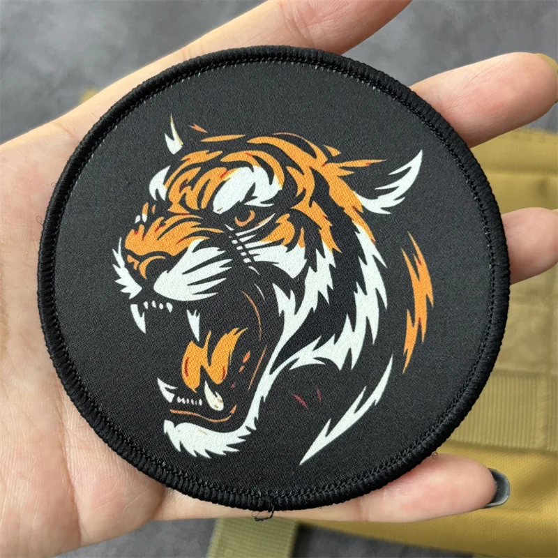 Parche para brazalete con estampado de tigre para ropa, insignia de moral táctica, parche militar con gancho, pegatina para mochila - imagen 4