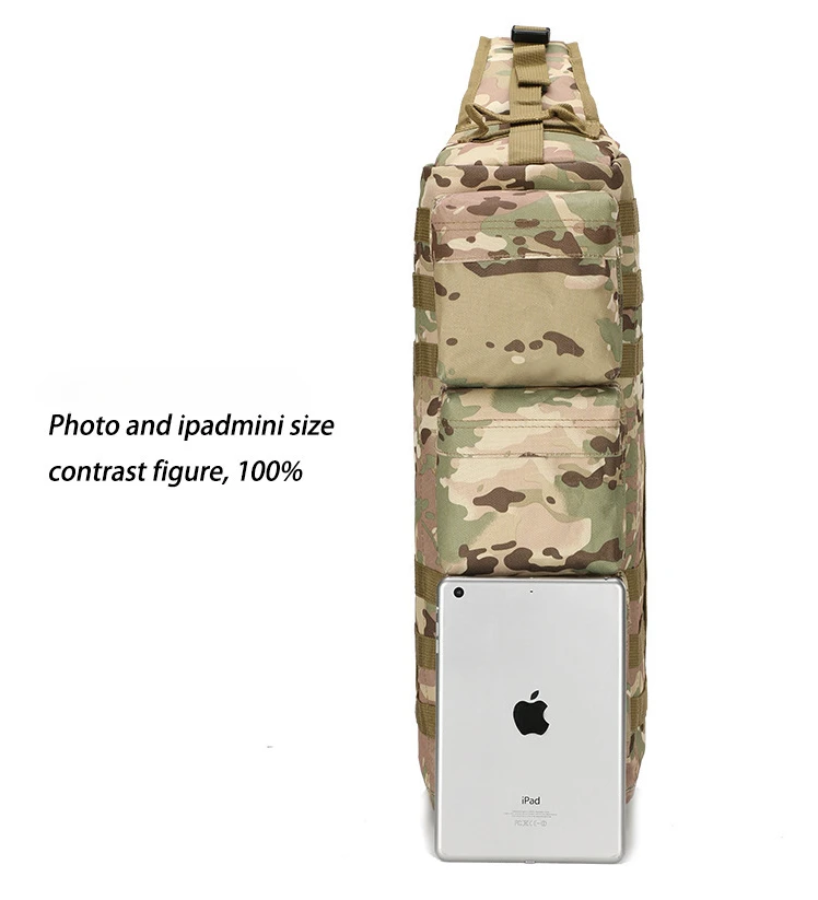 Una bolsa de camuflaje con un logotipo de manzana