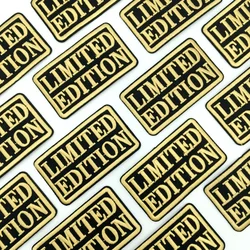 Parche bordado termoadhesivo letras doradas – Edición limitada