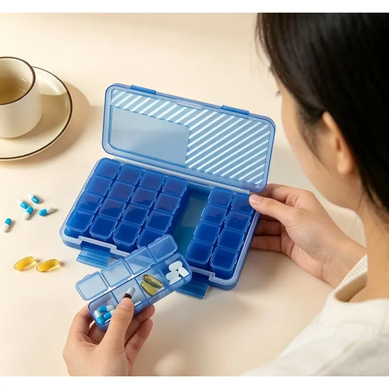 Caja organizadora portátil semanal de medicamentos multicolor