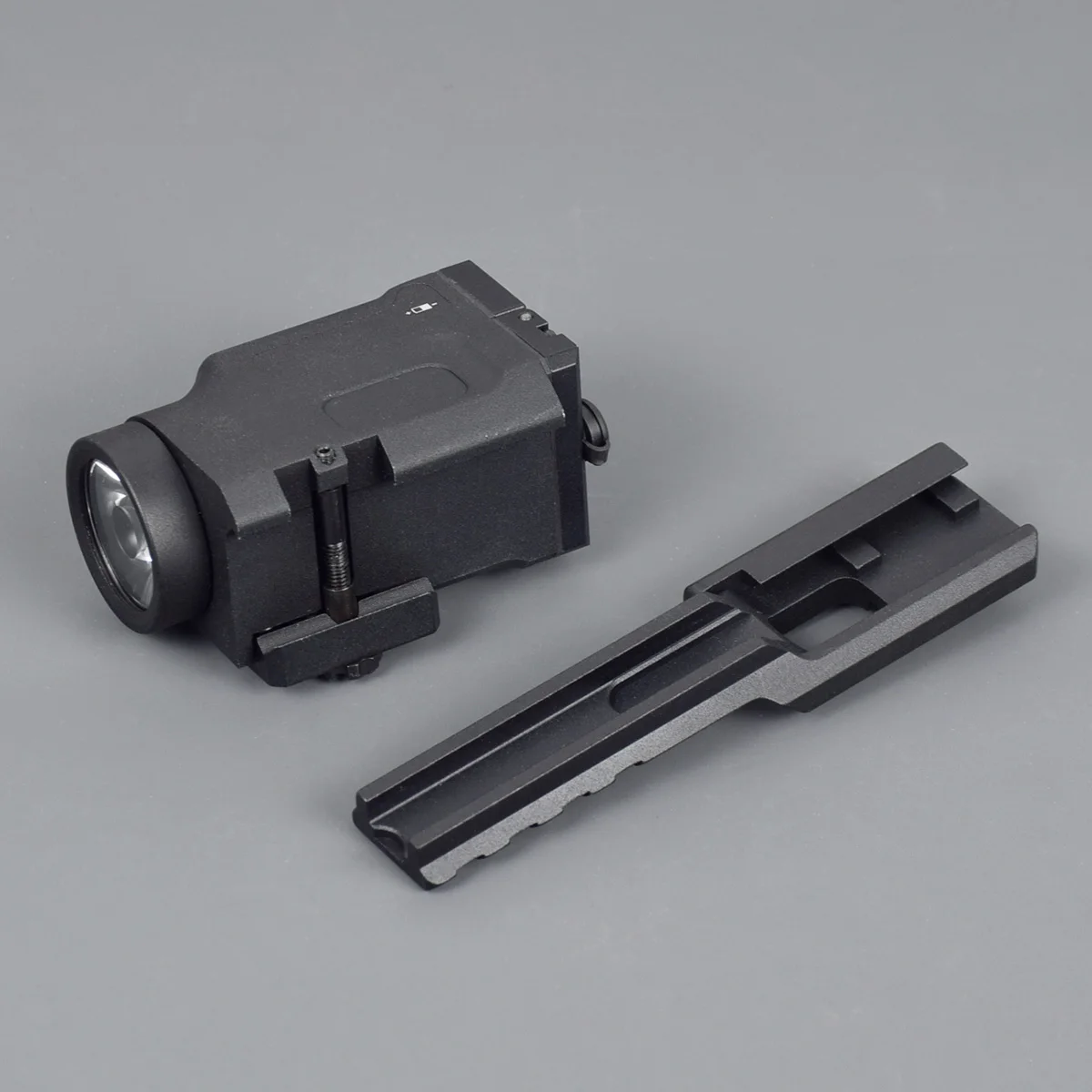 Zenitco AK-SD GEN 2 – Linterna táctica para AK con interruptor remoto - imagen 4