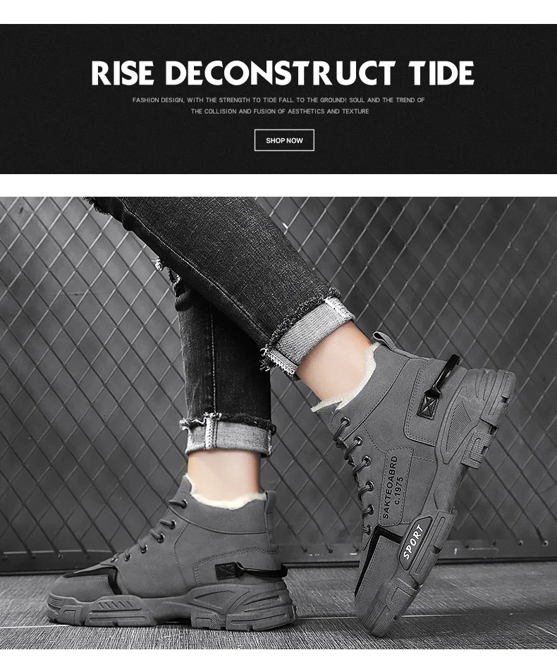 Una mujer que lleva un par de zapatos con las palabras Rise Deconstruct Tide en el costado