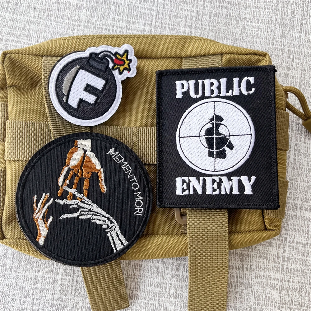 MEMENTO MORI esqueleto dedos moral insignia parches bordado militar PUBLIC ENEMY brazalete táctico mochila pegatina