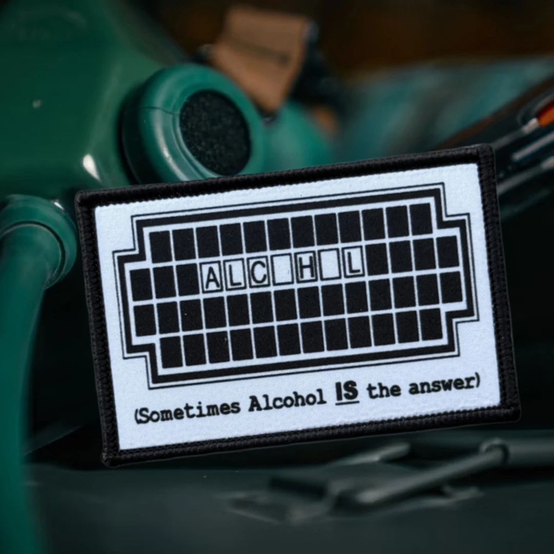 A veces el alcohol es la respuesta divertido insignia de moral parche emblema militar táctico impreso gancho y bucle ropa mochila pegatinas - imagen 5